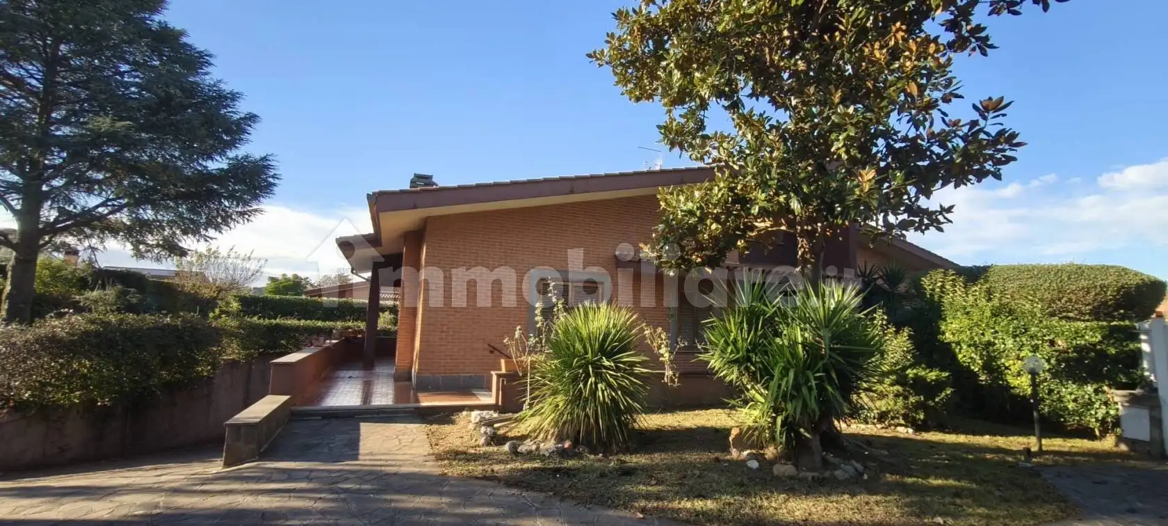 Villa bifamiliare in vendita a Roma