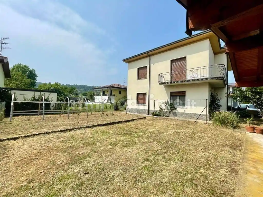 Villa in vendita a Vergiate