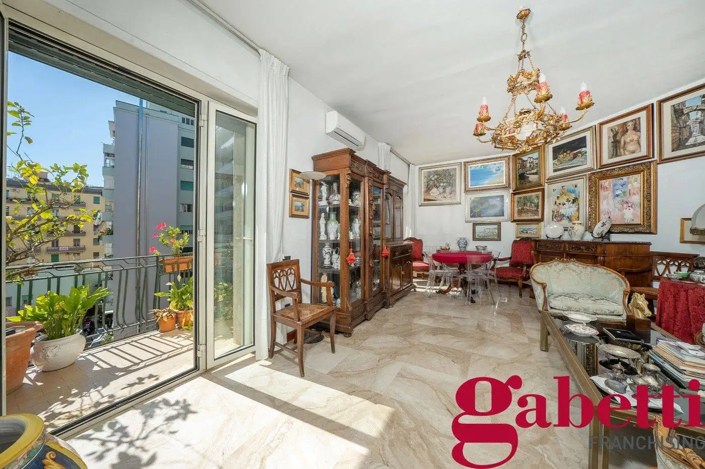 Appartamento in vendita a Napoli