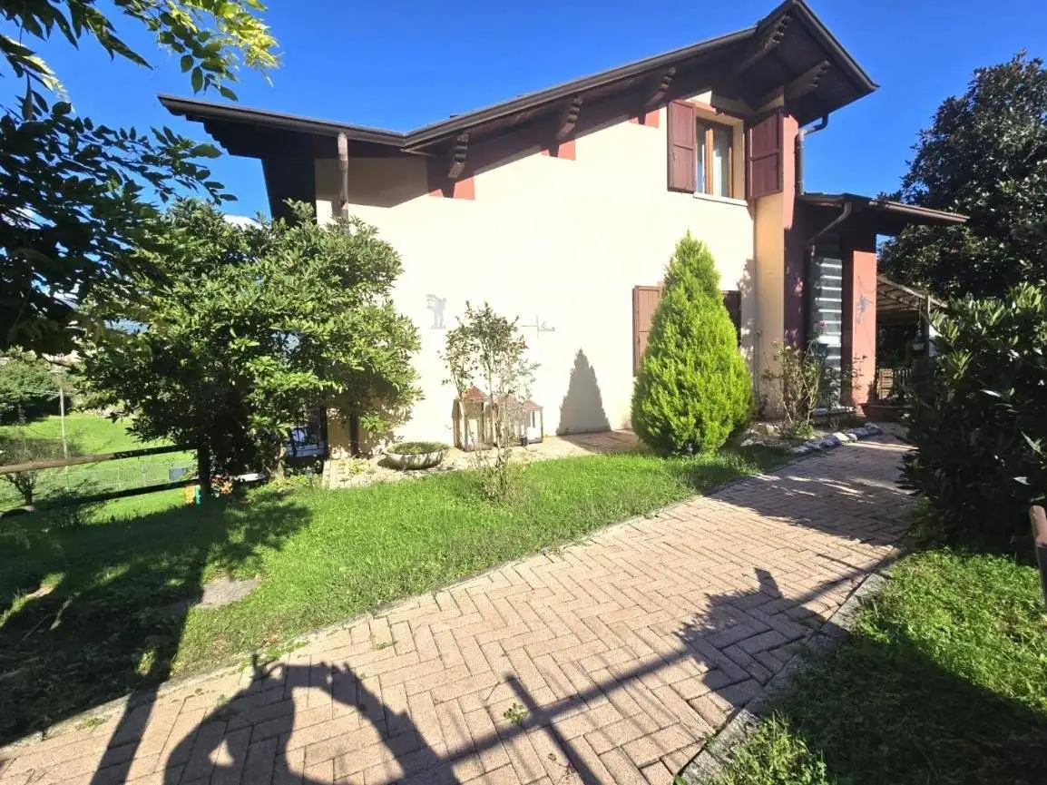 Villa in vendita a Sant'Omobono Terme