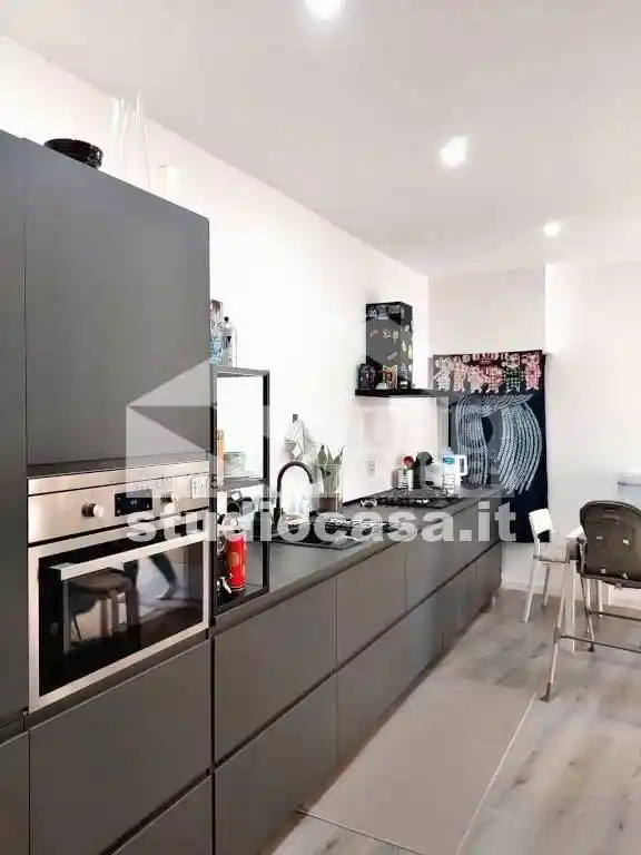 Trilocale ottimo stato, primo piano, Piazza Castello, Cremona - foto 3