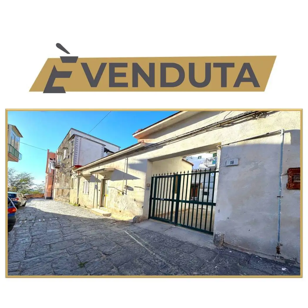 Appartamento in vendita a Napoli