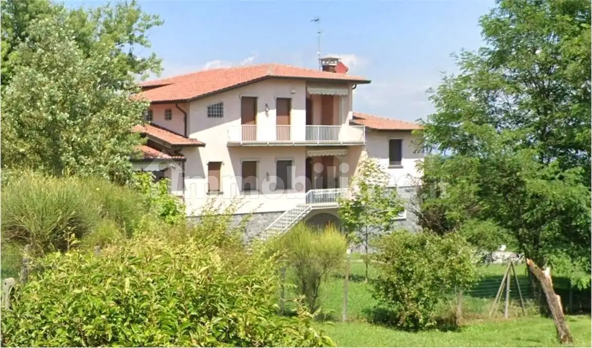 Villa in asta a Castana