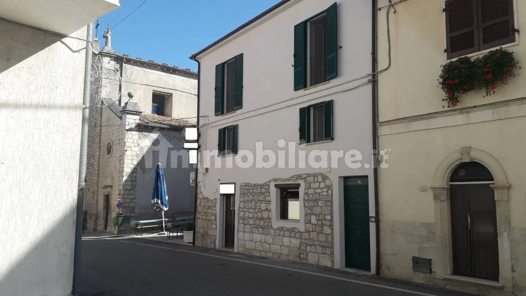 Casa indipendente in vendita a Serramonacesca