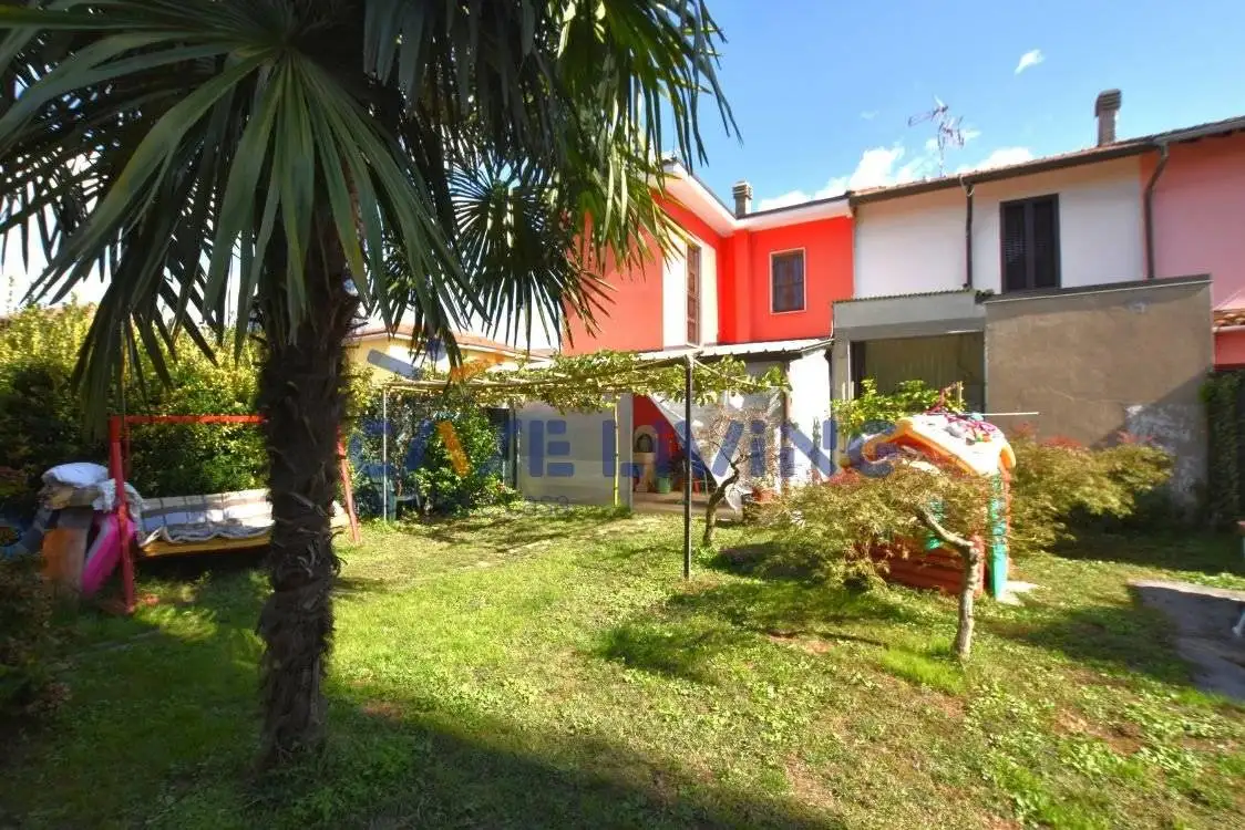 Casa indipendente in vendita a Rosate