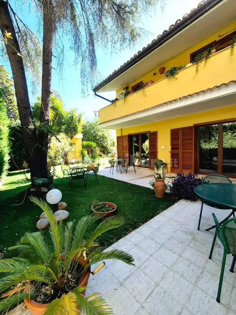 Villa in vendita a Cosenza