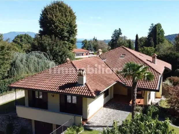 Villa in vendita a Meina