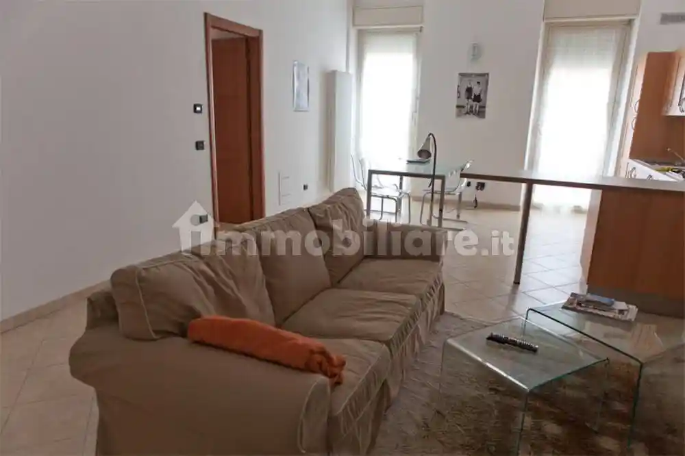 Trilocale ottimo stato, secondo piano, Piazza Garibaldi, Alessandria - foto 4