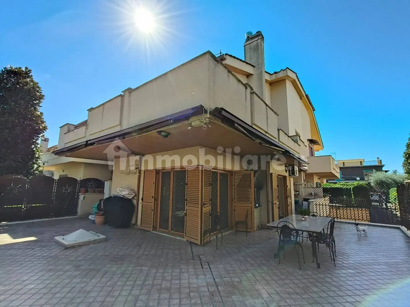 Villa plurifamiliare in vendita a Roma