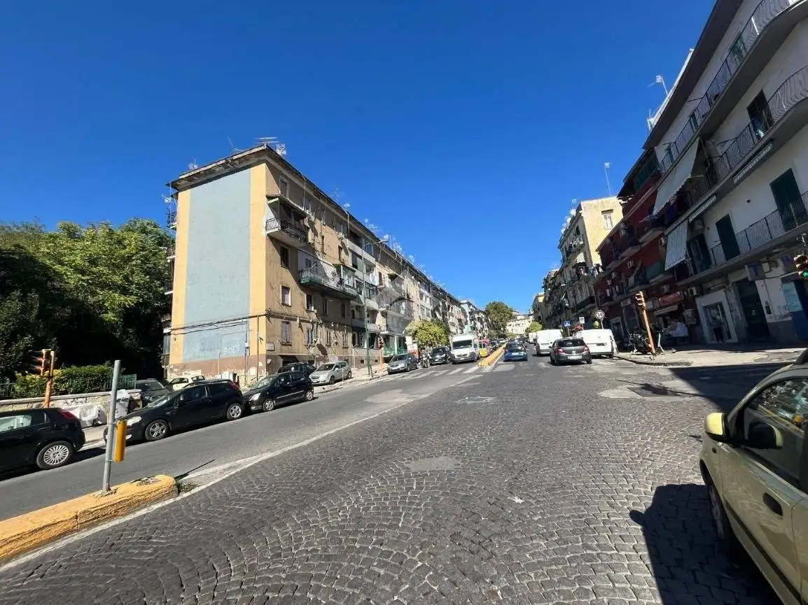 Appartamento in vendita a Napoli