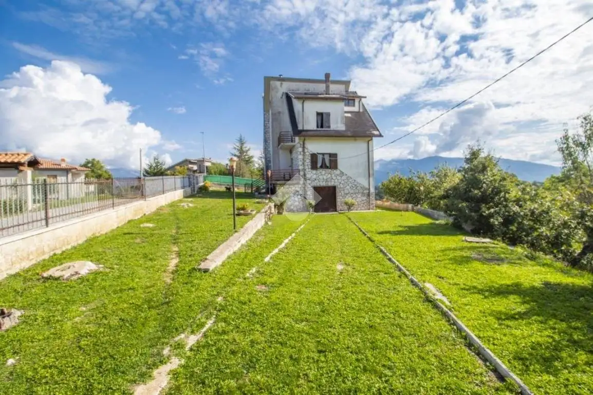 Villa in vendita a Longone Sabino