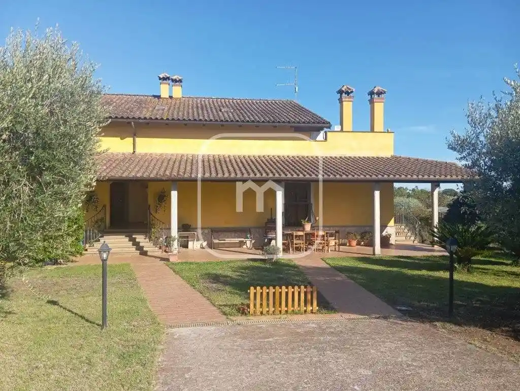 Villa in vendita a Lanuvio