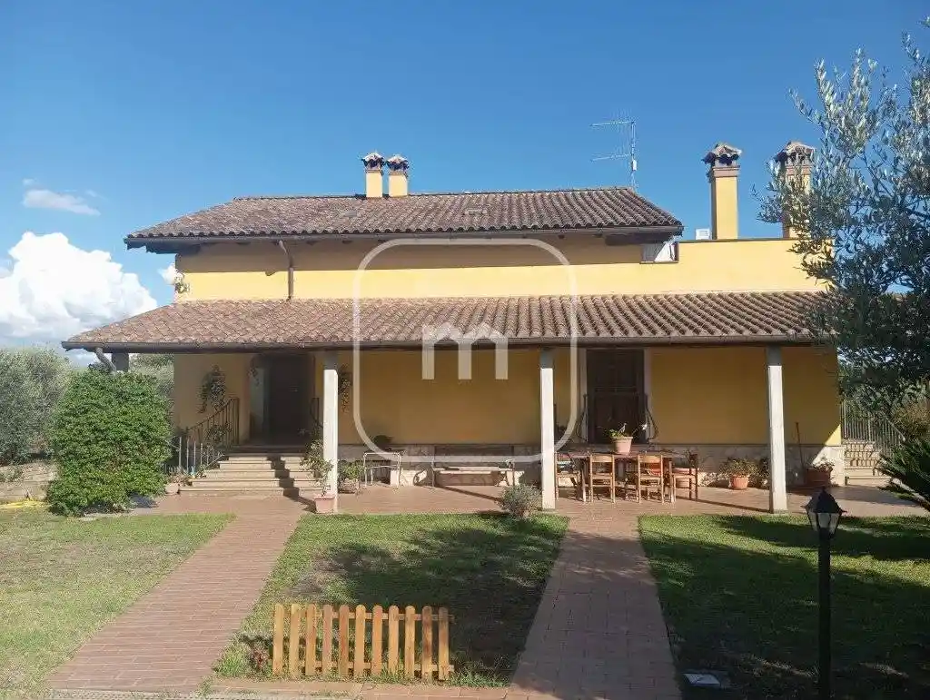 Villa in vendita a Lanuvio