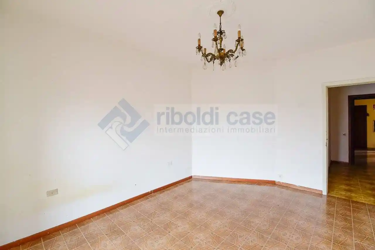 Trilocale da ristrutturare, sesto piano, Umberto I - Garibaldi, Seregno - foto 2