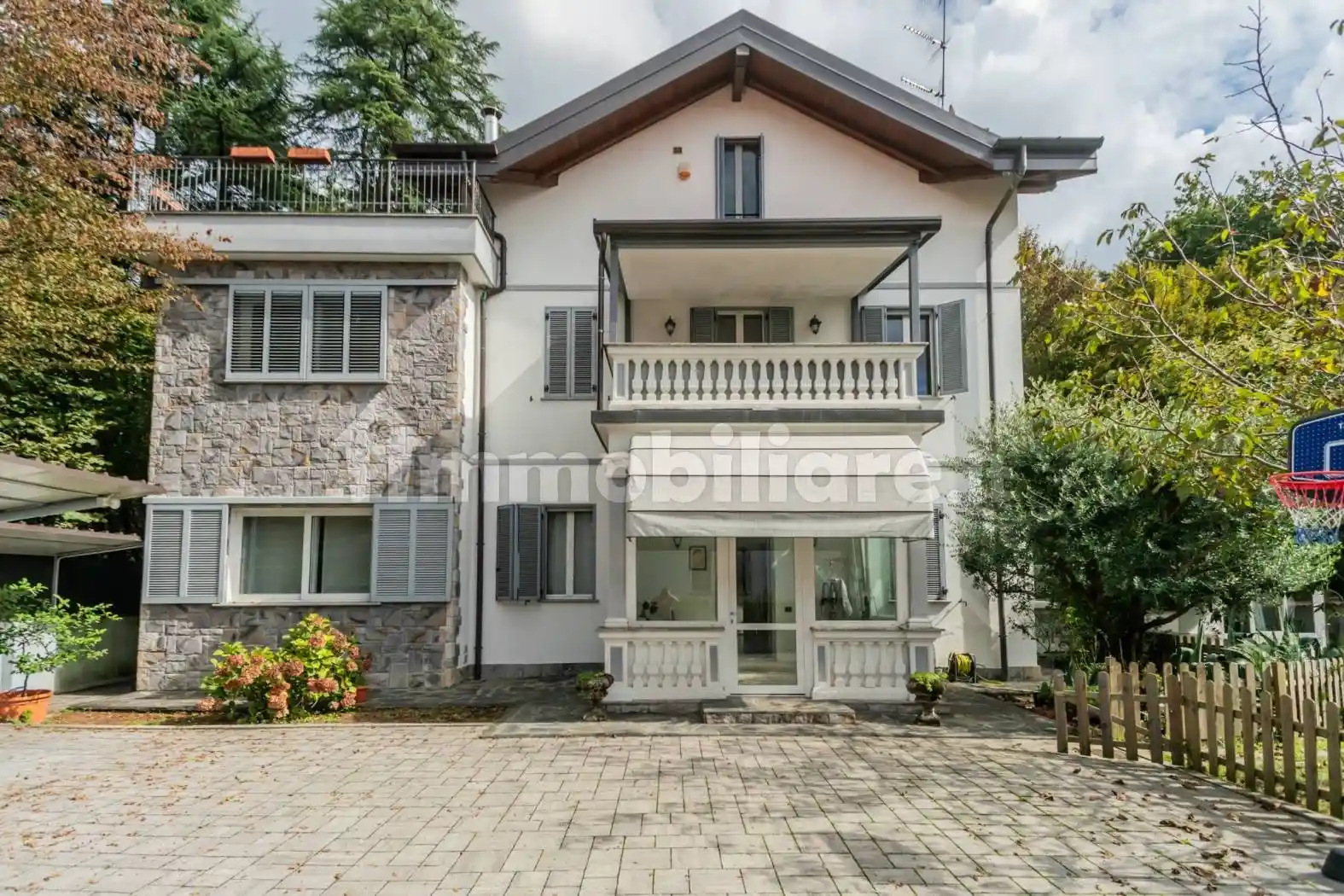 Villa in vendita a Malnate