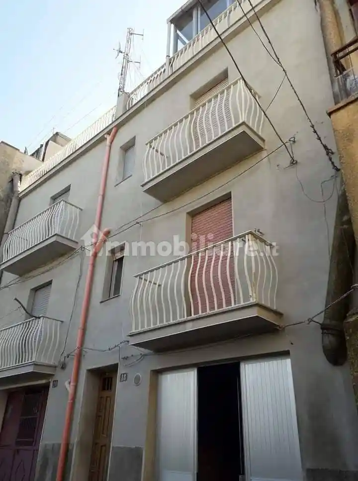 Palazzo - Edificio in vendita a Caltagirone