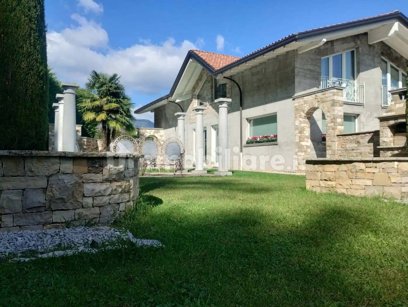 Villa in vendita a Bisuschio