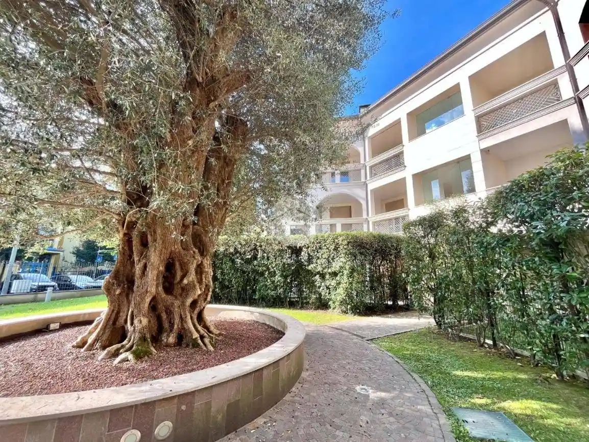 Appartamento in vendita a Carate Brianza