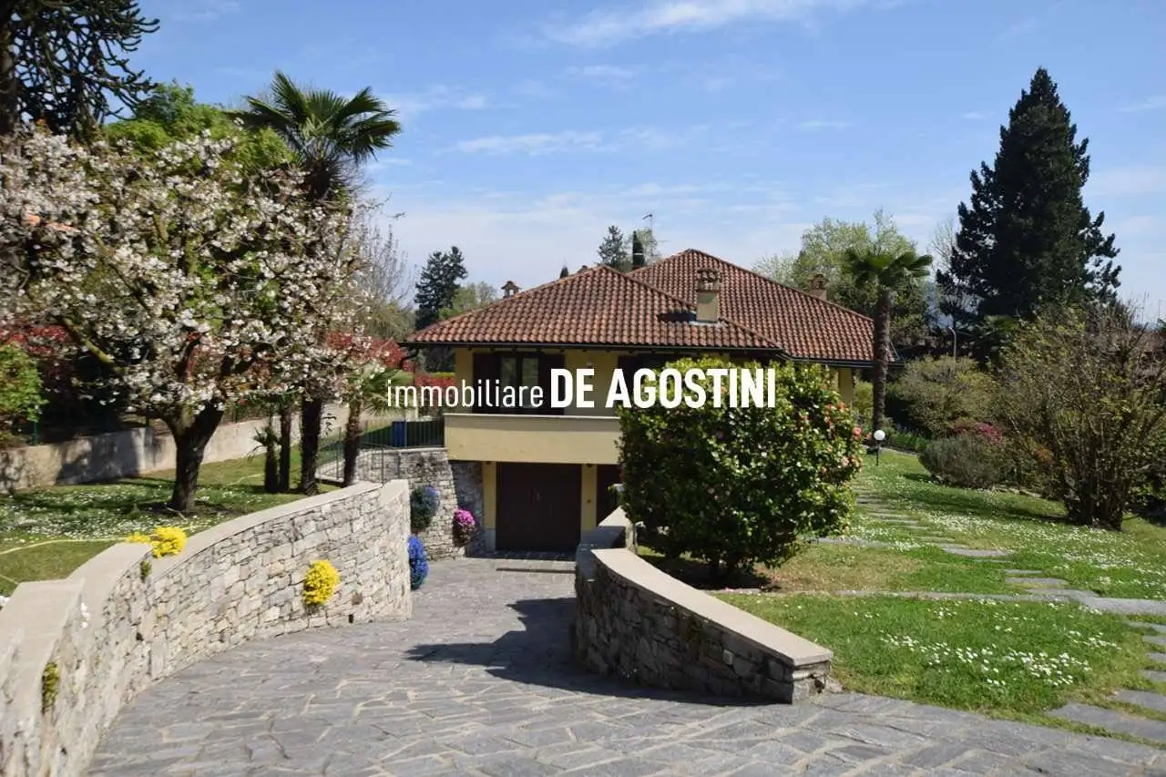 Casa indipendente in vendita a Meina