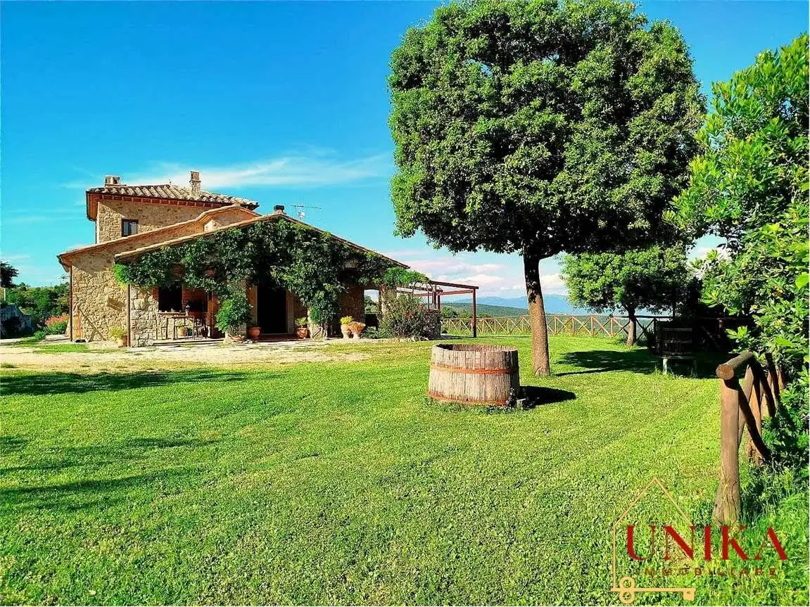 Rustico - Casale in vendita a Montecchio