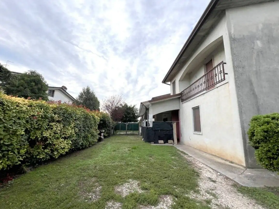 Villa bifamiliare via Mutilati e Caduti sul Lavoro 260, Centro, Acquanegra sul Chiese - foto 3