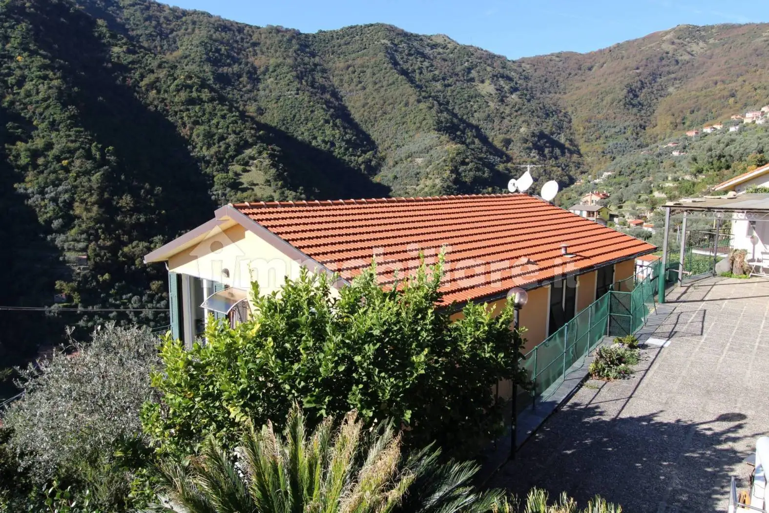 Villa in vendita a Avegno