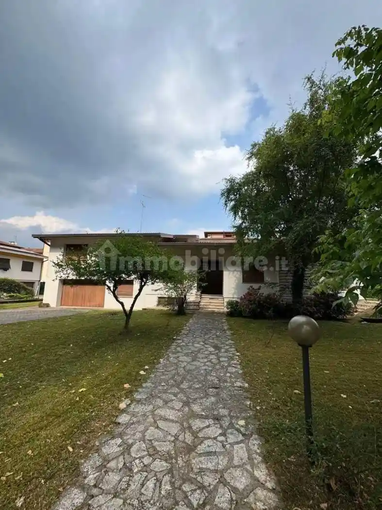 Villa in vendita a Maniago