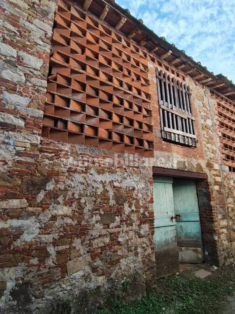 Rustico - Casale in vendita a Lucca