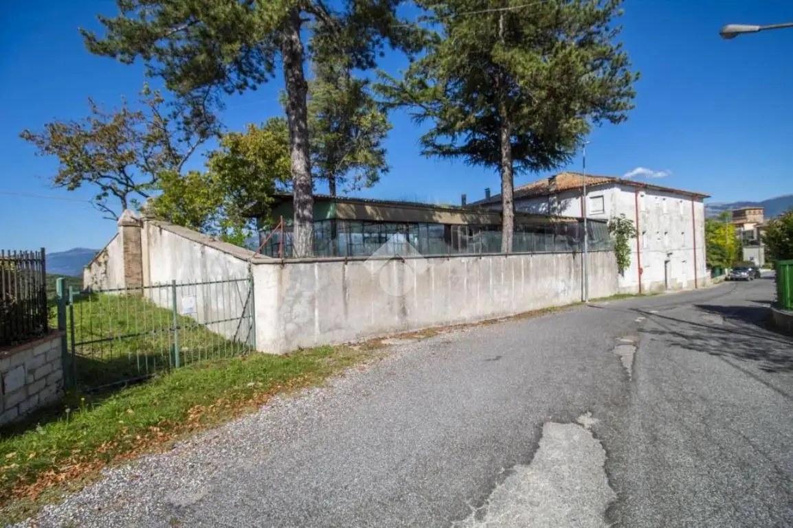 Casa indipendente in vendita a Longone Sabino