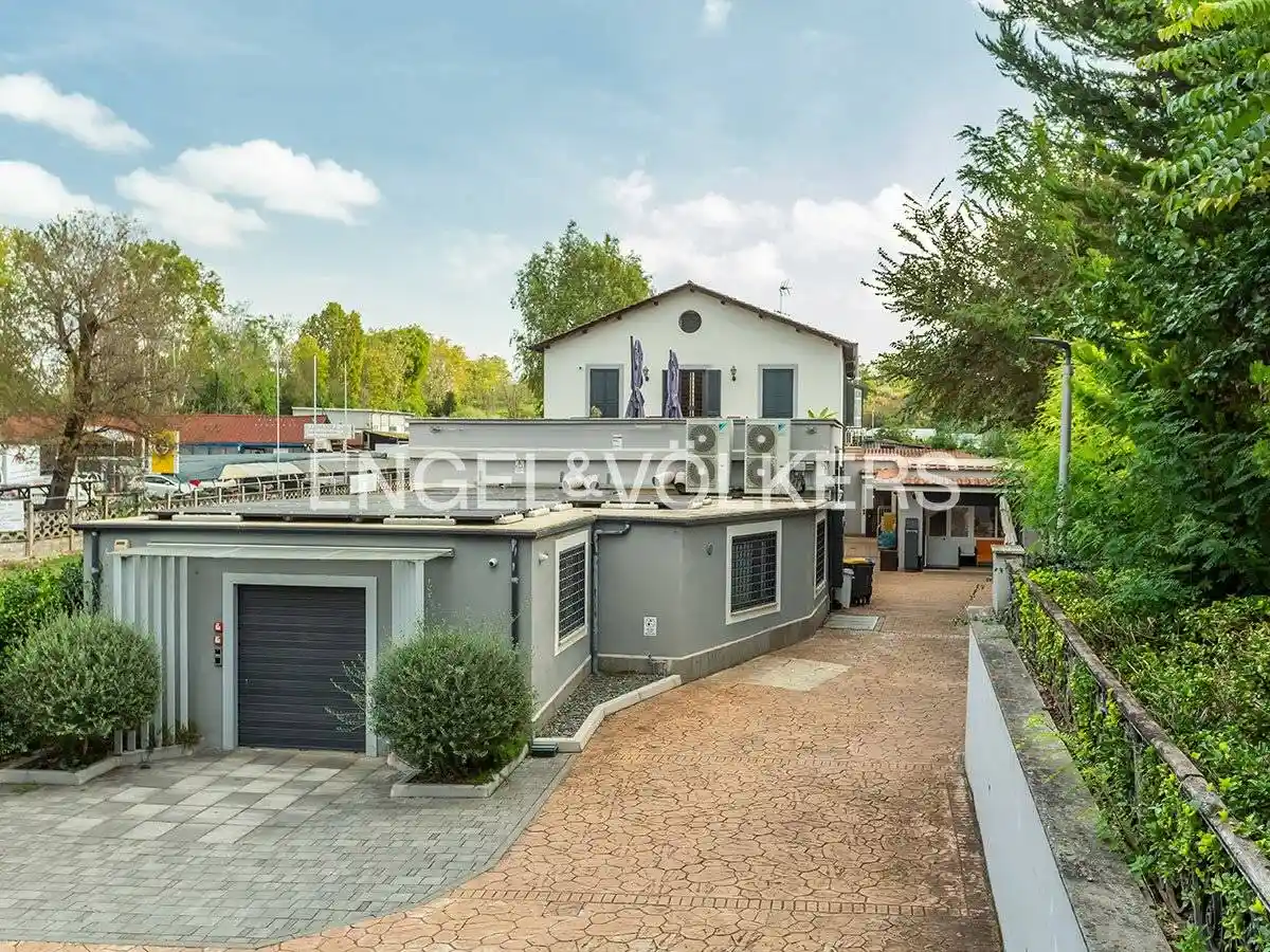 Palazzo - Edificio in vendita a Roma