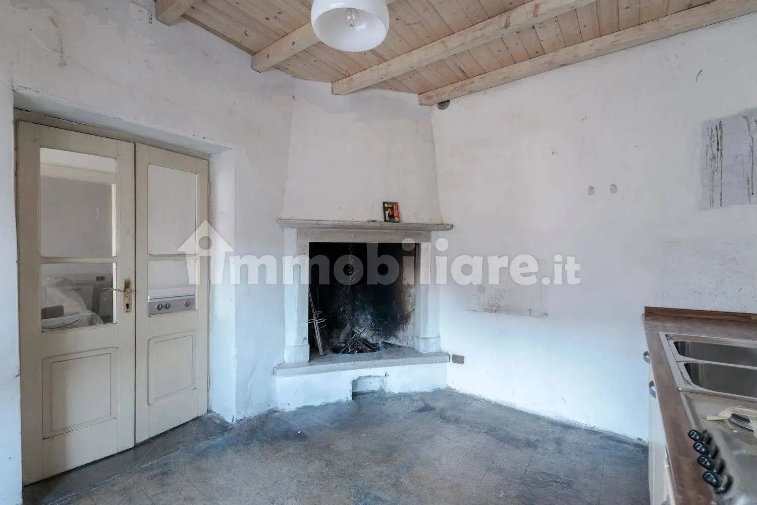 Appartamento in vendita a Capovalle