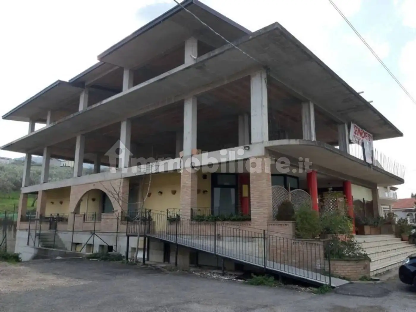 Palazzo - Edificio in vendita a Altino