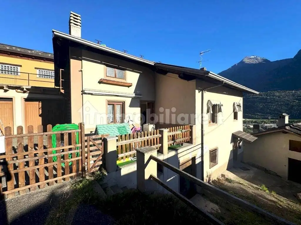 Casa indipendente in vendita a Quart