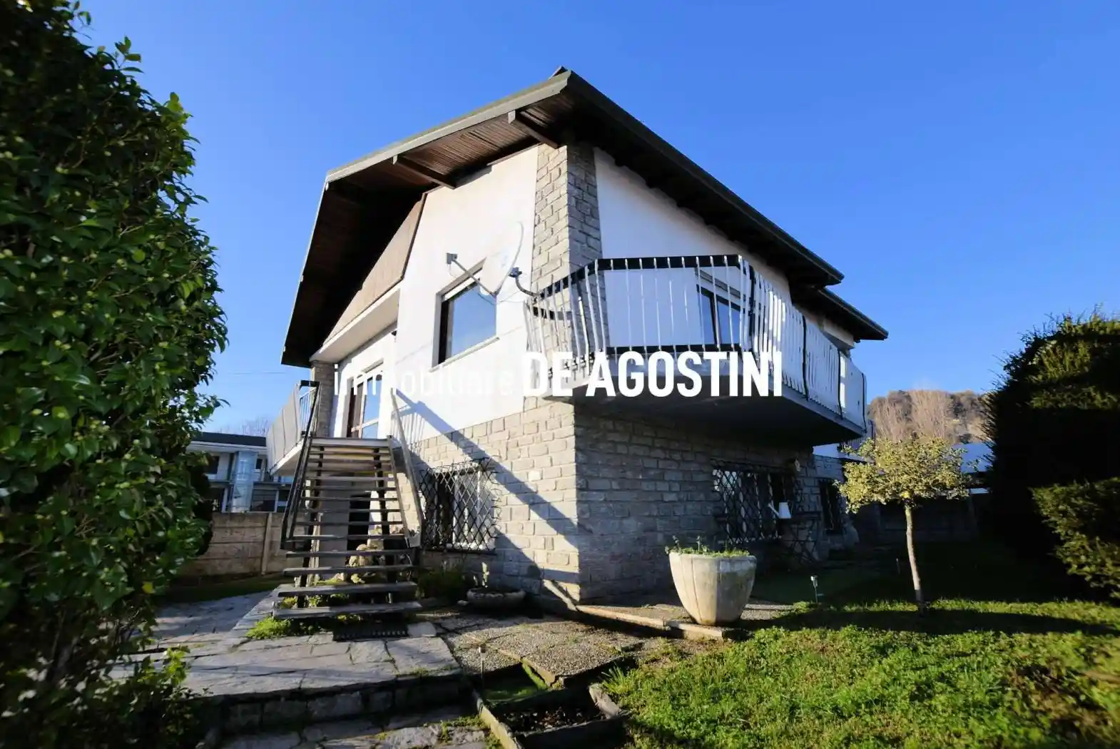 Casa indipendente in vendita a Arona