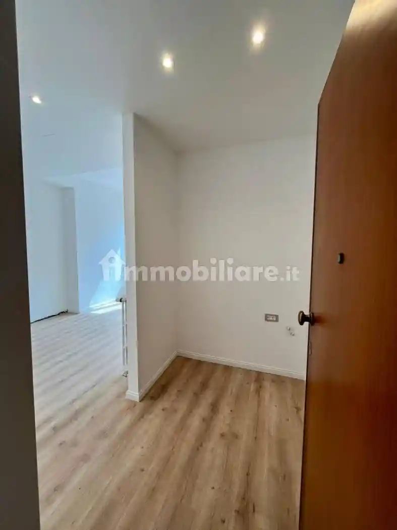 Trilocale ottimo stato, terzo piano, Piazza Garibaldi, Alessandria - foto 5