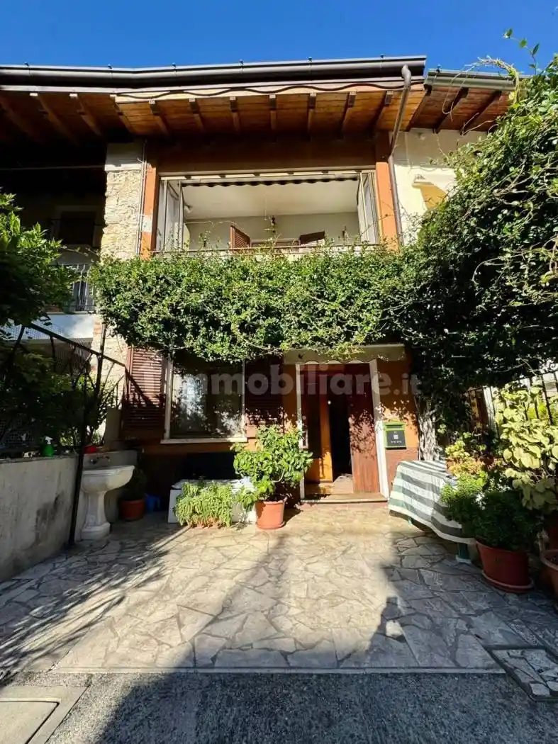 Casa indipendente in vendita a Brescia