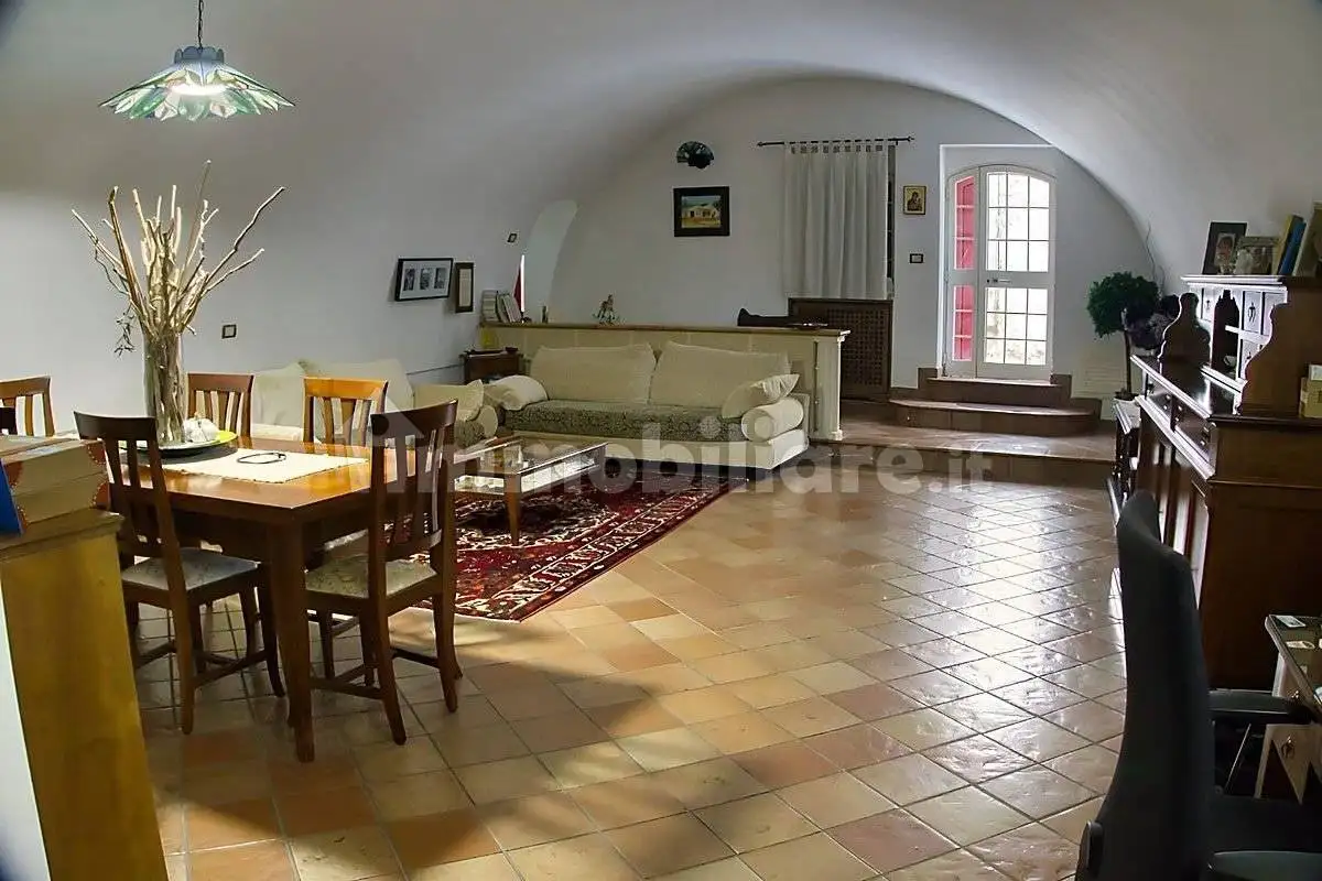 Palazzo - Edificio in vendita a Neviano