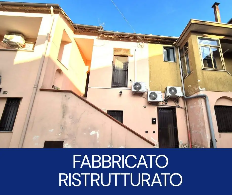 Palazzo - Edificio in vendita a Fisciano