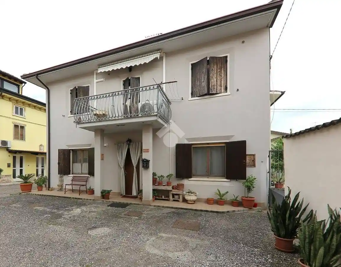 Villa in vendita a Roverbella