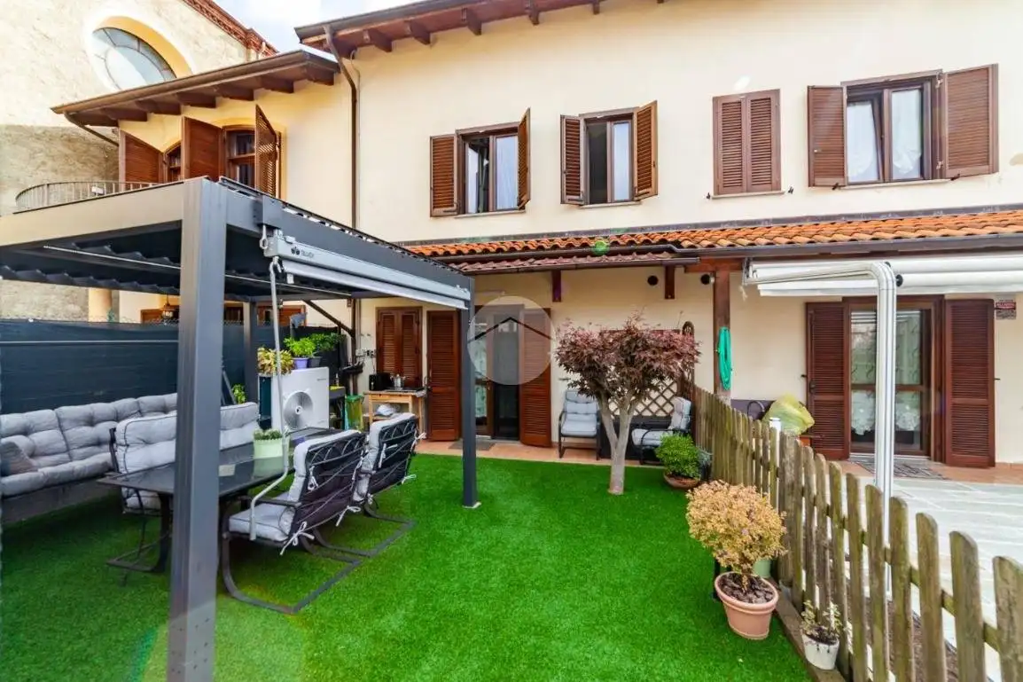 Casa indipendente in vendita a La Cassa