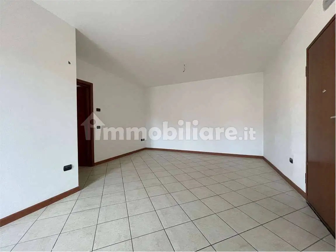 Trilocale buono stato, primo piano, Piazza, Concamarise - foto 2