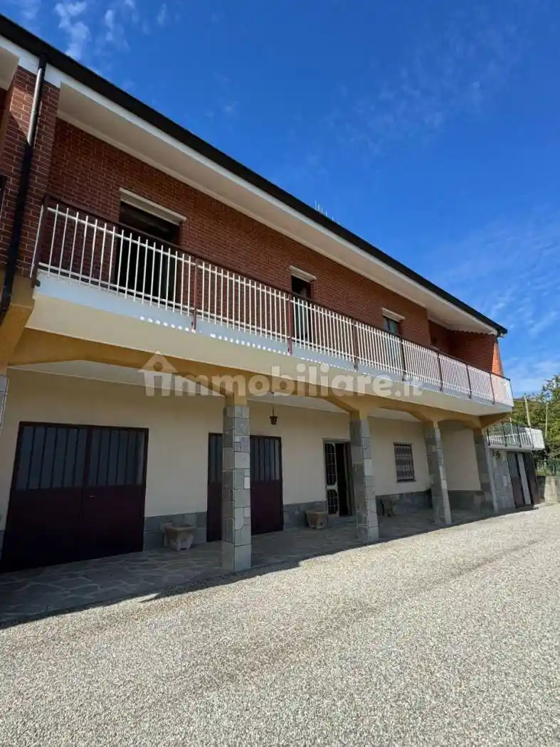 Terratetto unifamiliare via Vittorio Veneto 17, Centro, Barolo - foto 3