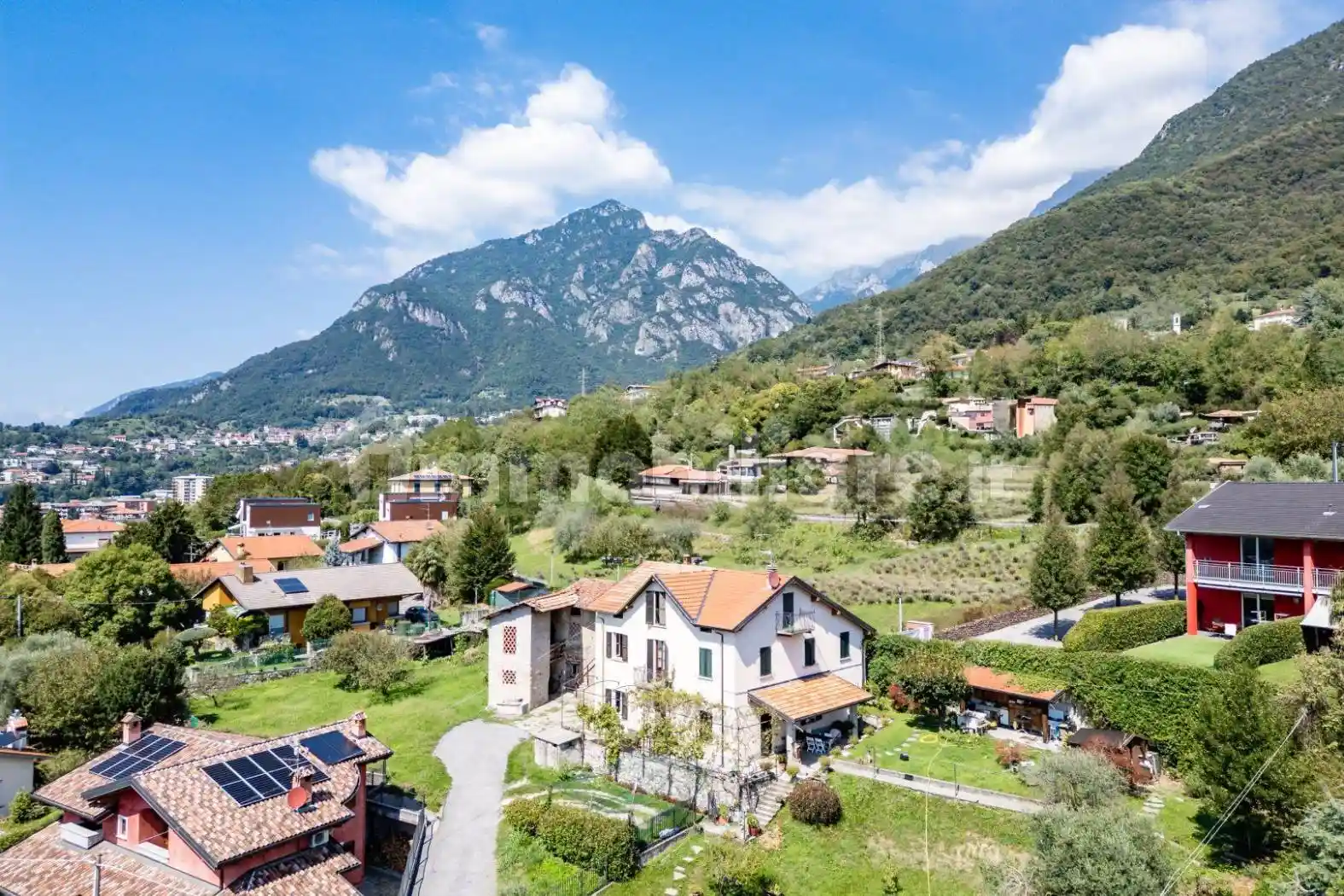 Casa indipendente in vendita a Mandello del Lario