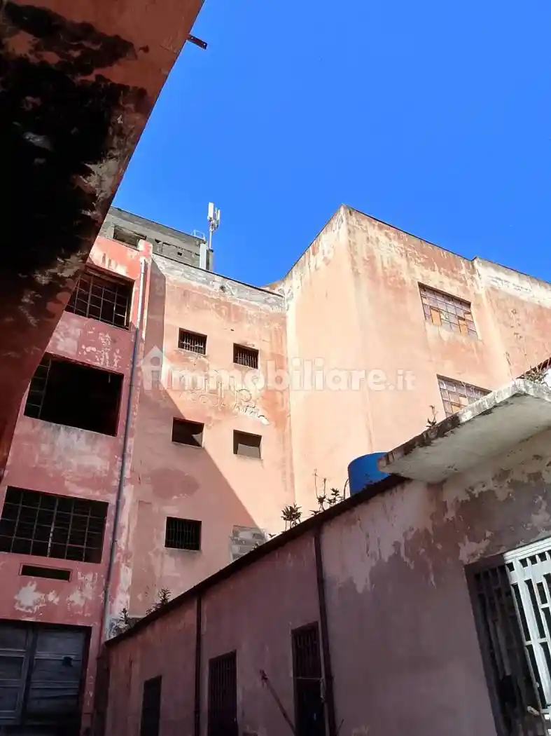 Palazzo - Edificio in vendita a Catania