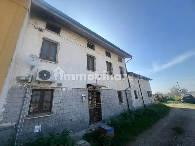 Casa indipendente in vendita a Monticelli Pavese