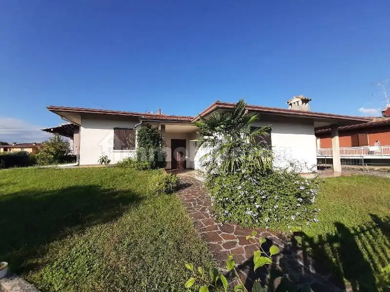 Villa in vendita a Puegnago sul Garda