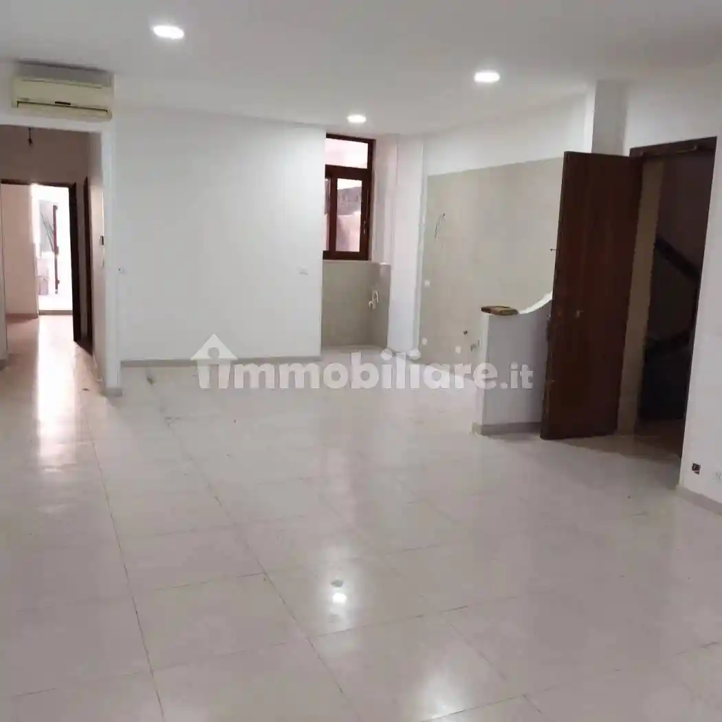 Trilocale via Cesare Battisti, 26, Tre Carrare, Taranto - foto 3