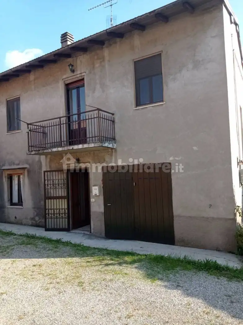 Casa indipendente in vendita a Agrate Conturbia