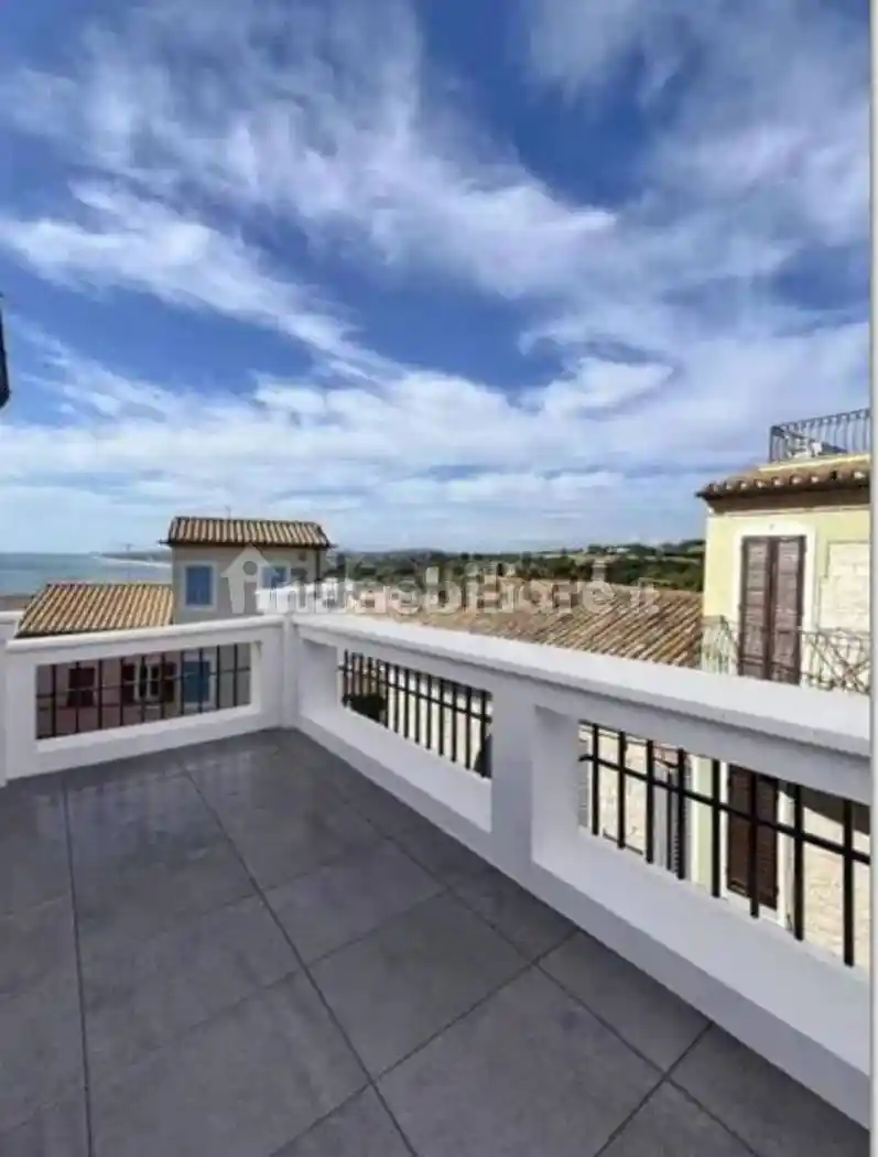 Palazzo - Edificio in vendita a Numana