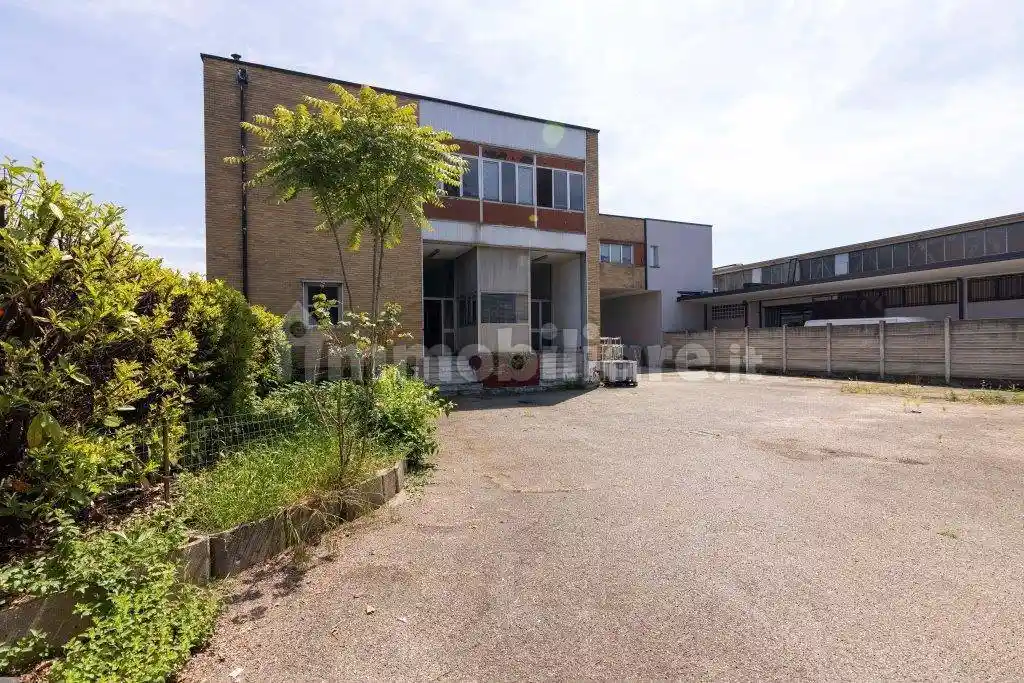 Palazzo - Edificio in vendita a Garbagnate Milanese
